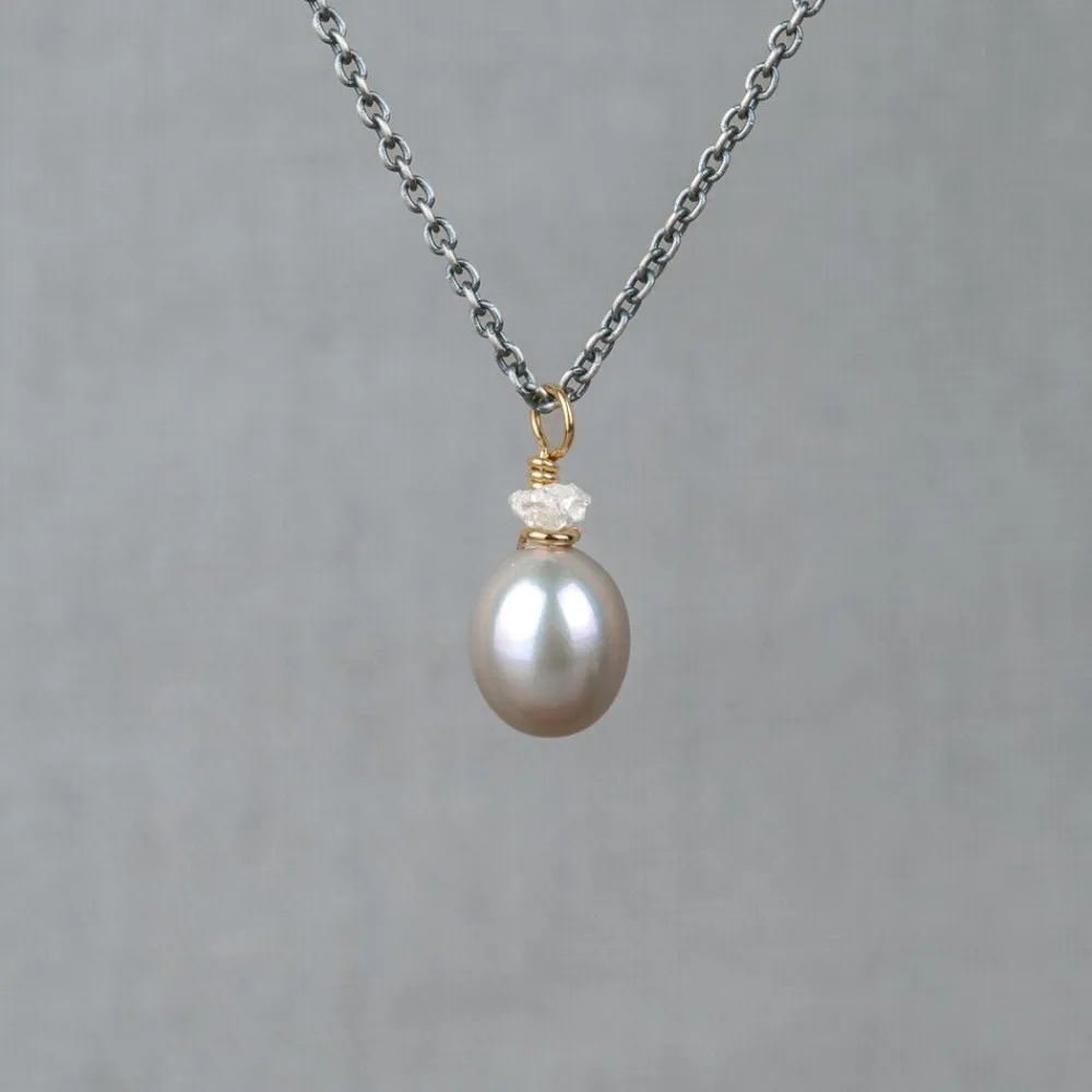 Jéh Jewels Touch Of Gold | Pearls-Halskette aus Silberoxyd + vergoldeter Rohdiamant + graue Perle