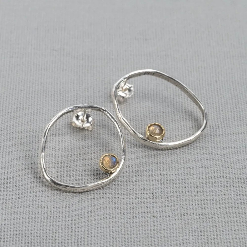 Jéh Jewels Touch Of Gold | Lang Ohrstecker-Ohrring organisch + Labradorit Facette
