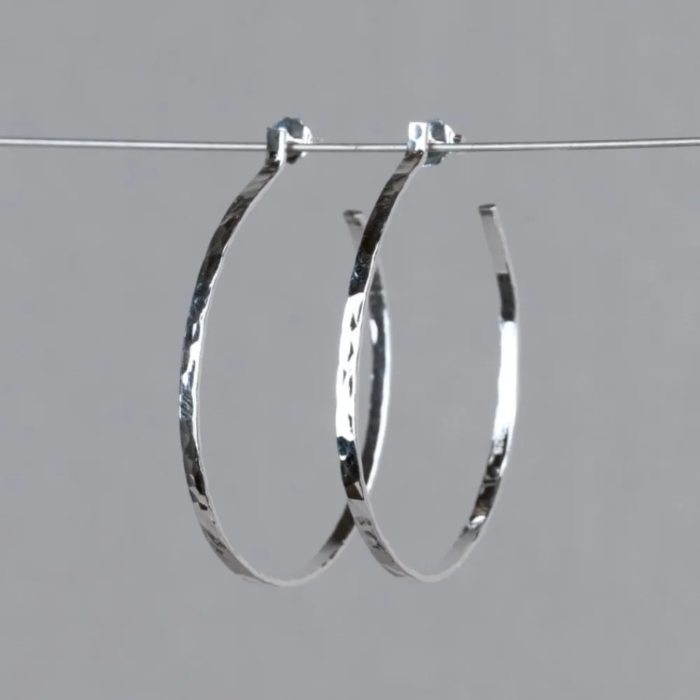 Jéh Jewels Silver | Creool-Ohrringe aus gehämmertem Silber mit großer Öse